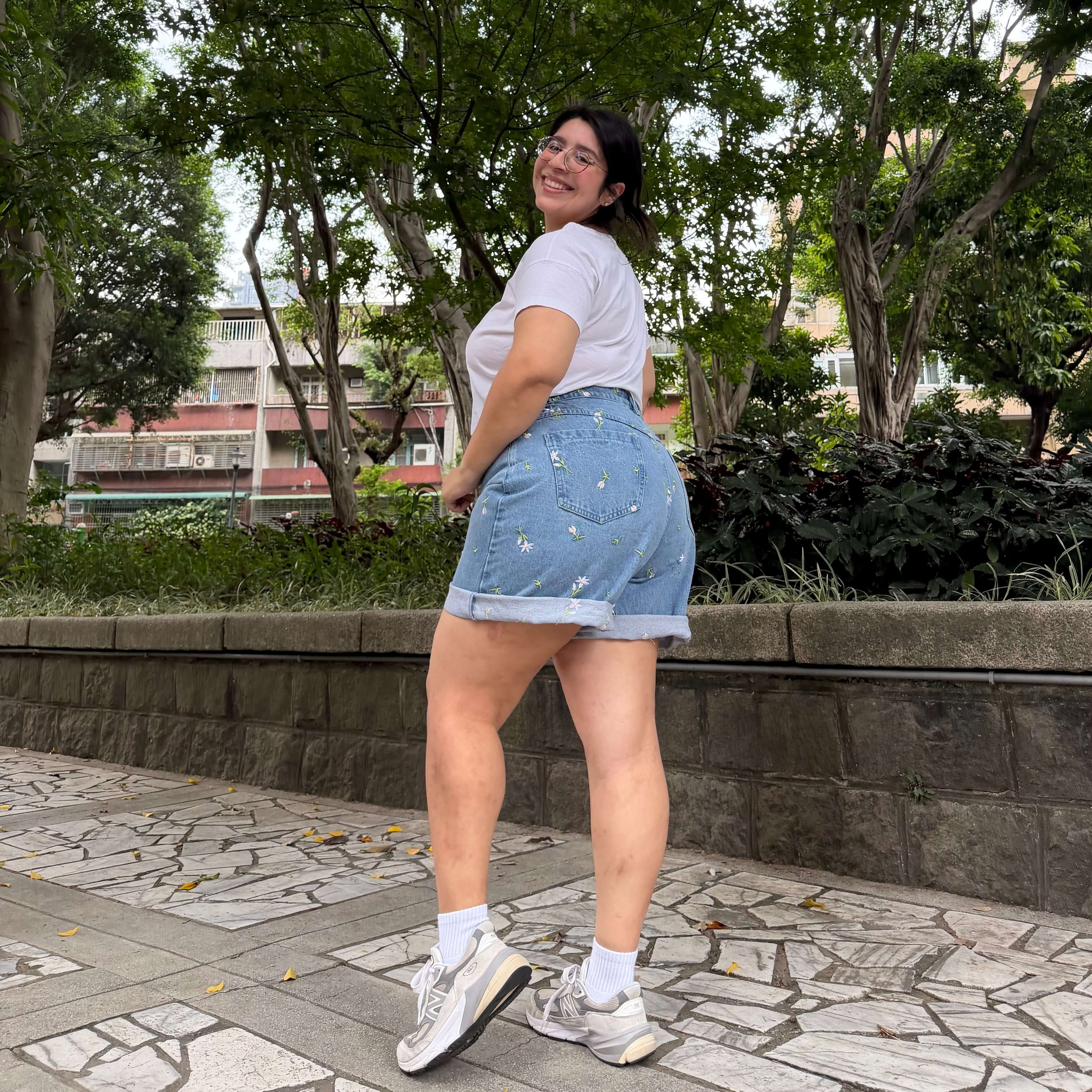Daisies Denim Shorts - Light Wash